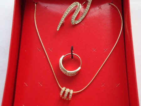 Conjunto de ANEL COLAR E BROCHE!!!!!!!! oferta dos portes